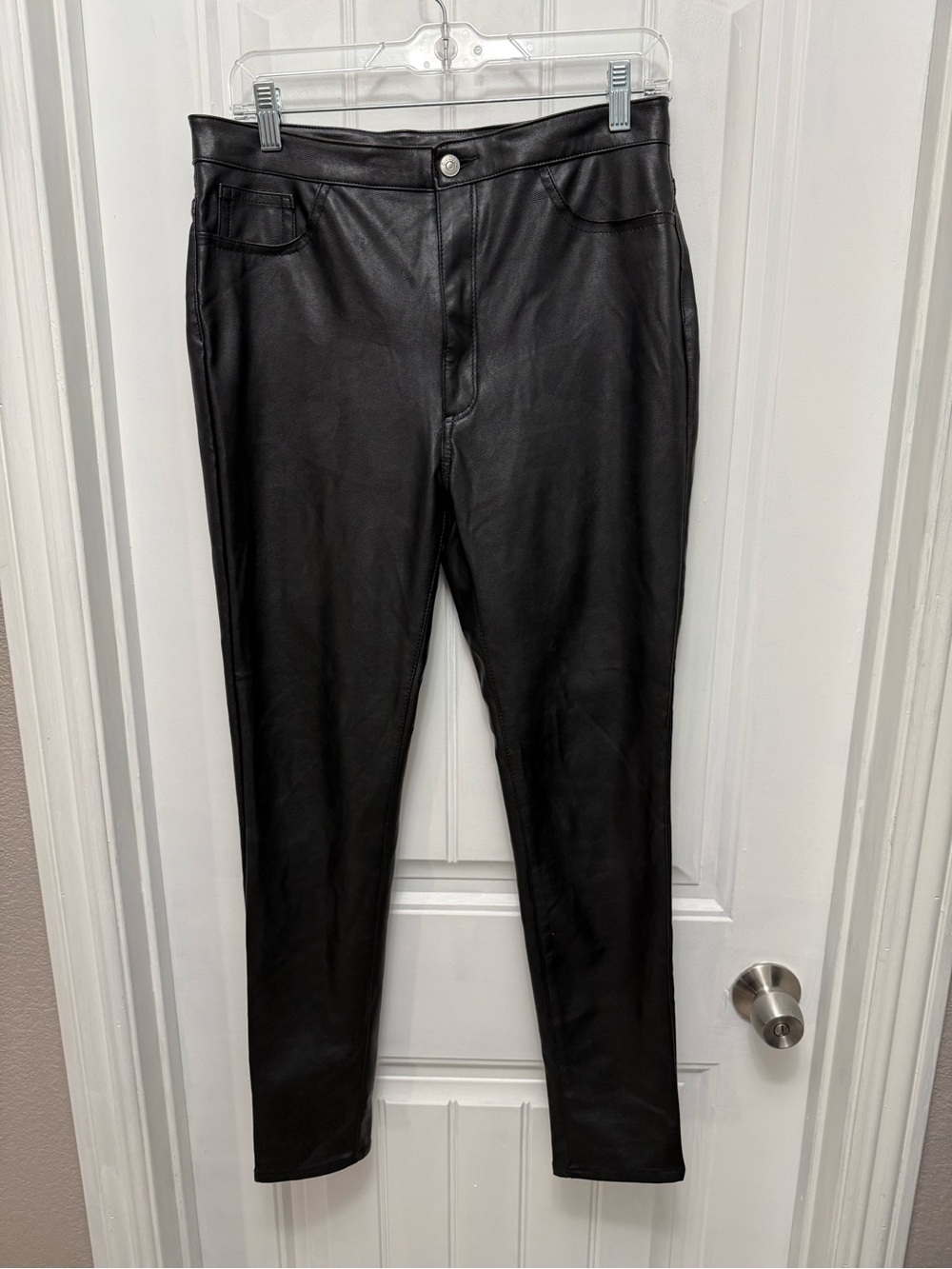 Divided H&M Pants Womens 10 Black Vegan Leather Tapered Leg 31x29 (24-10)